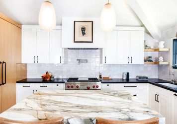 Marble kitchen: Timeless elegance and functionality.