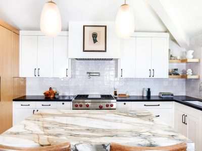 Marble kitchen: Timeless elegance and functionality.